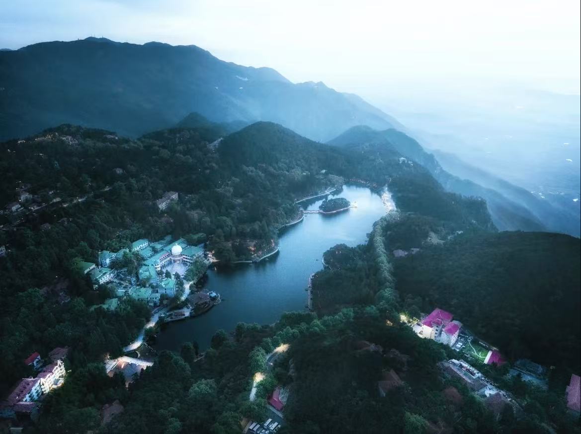 Mount Lushan sea of clouds and mountain scenery